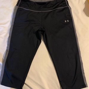 Women’s UA carpri workout pants